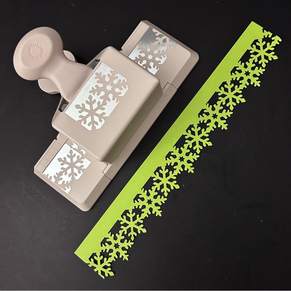 Martha Stewart Crafts Deep Double Edge Punch, Snowflake Trim
